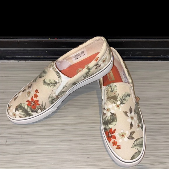 Keds Sneakers Women's 8½M Style#
WF64967 Jump Kick Slip Tropical Slip On Canvas - Picture 2 of 12